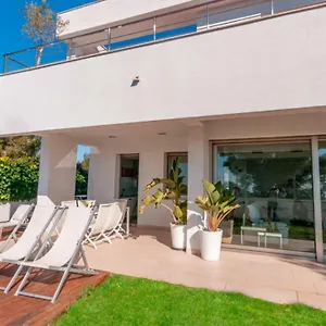Villa Uamue, Canyelles (Catalonia)